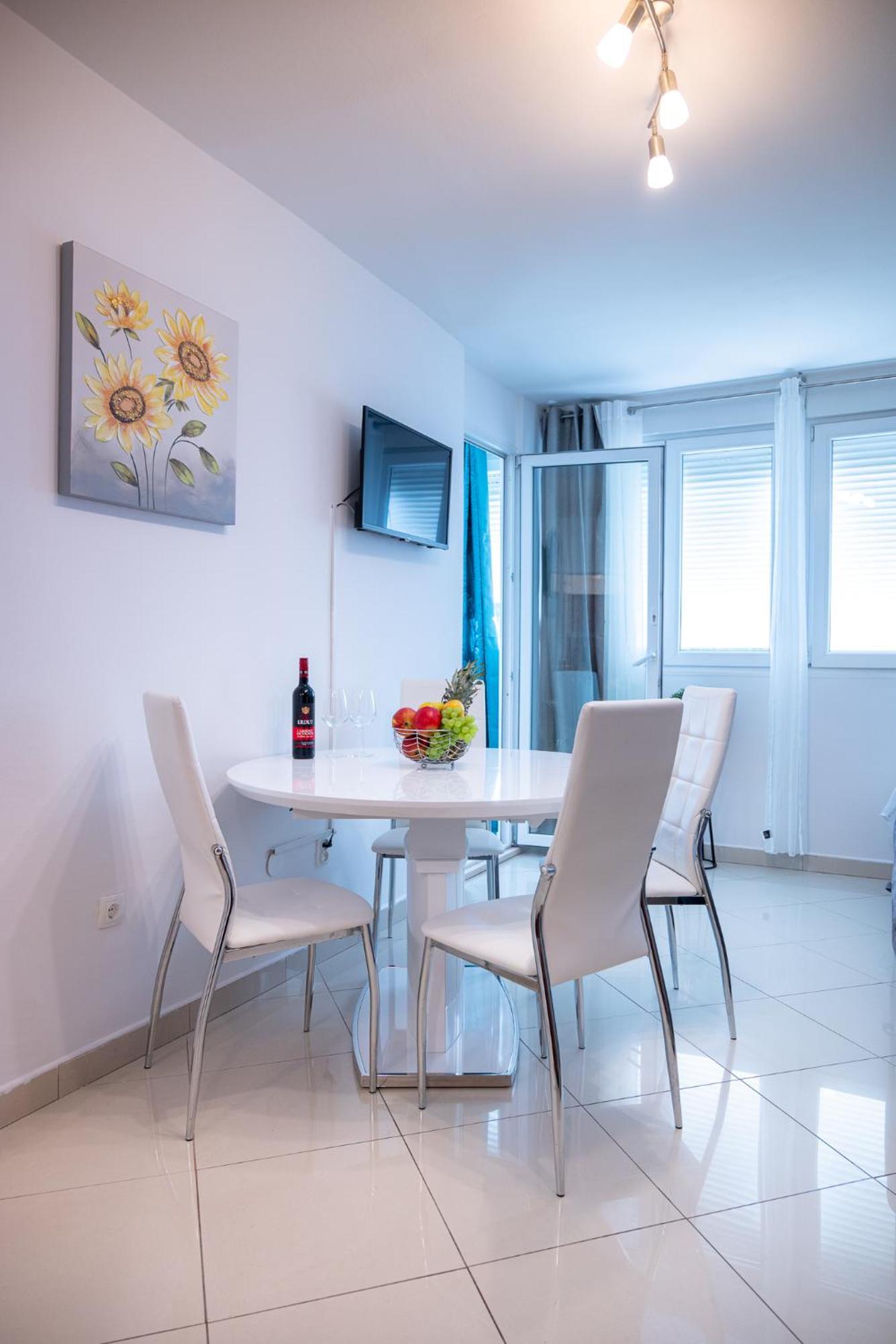 Apartment Laplace Split