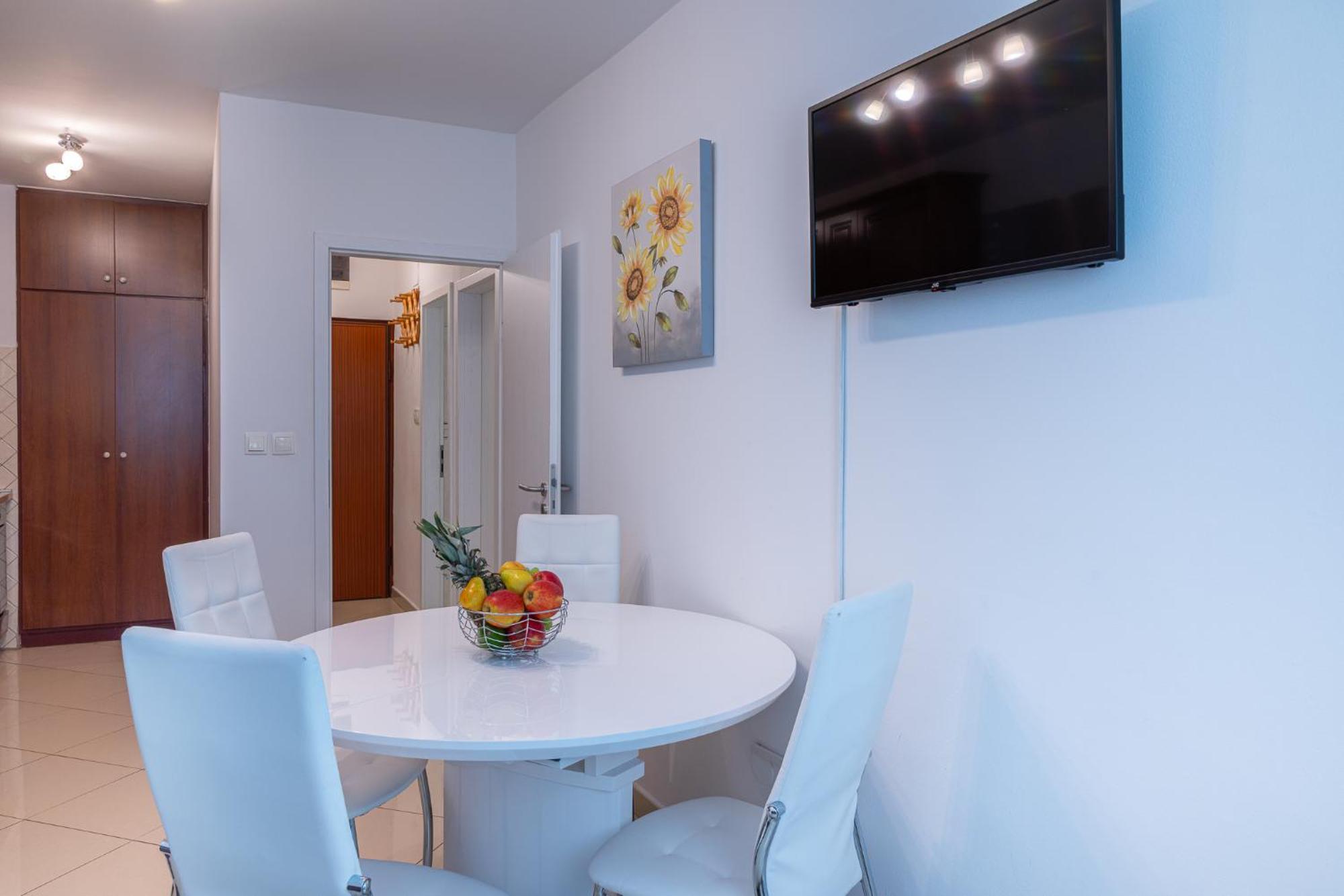 Apartment Laplace *