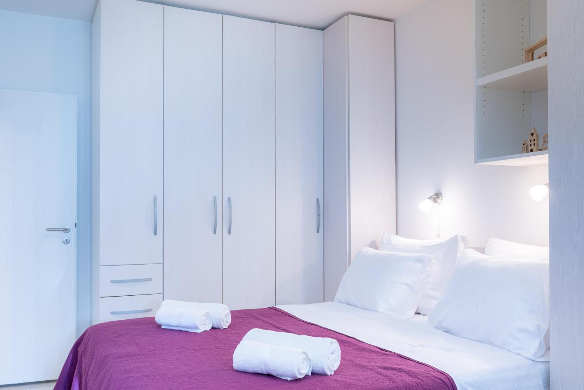 Apartment Laplace Split
